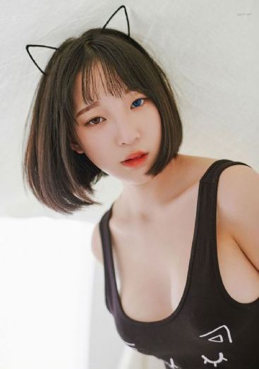 黄色三级免费看