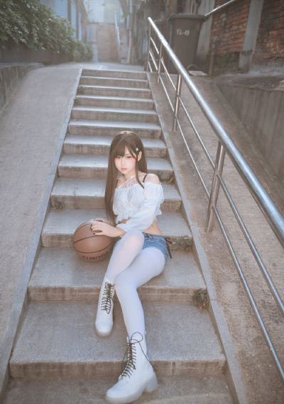 《纵意花丛》