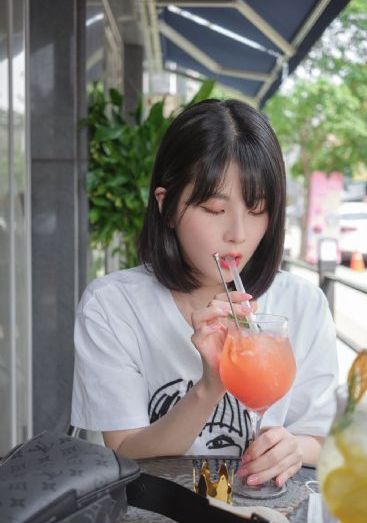 《年轻女教师2》电影