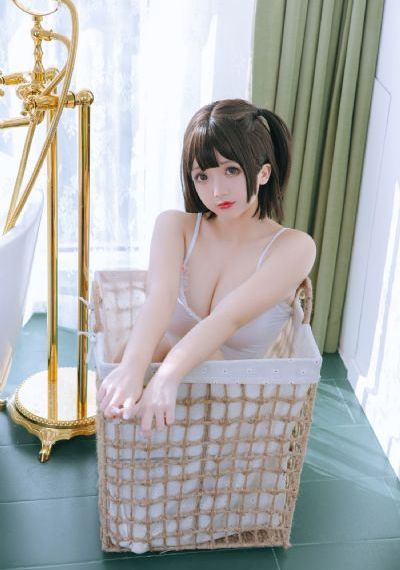 森林里的熊先生冬眠中
