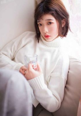 将军掀开她的乳罩揉捏她的胸