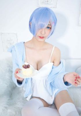 迷人的保姆完整版